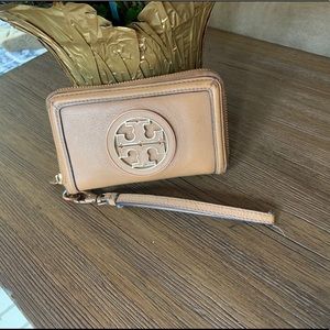 Tory Burch Amanda Smartphone wristlet